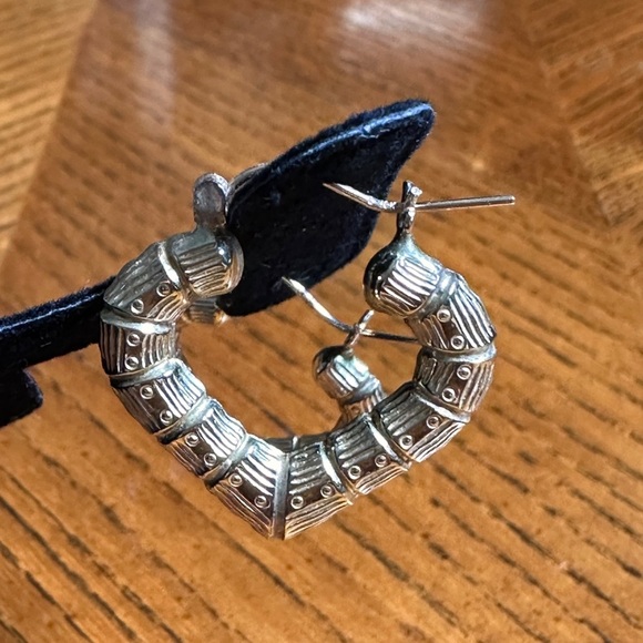 10K Gold Heart Hoops Earrings - Picture 2 of 5